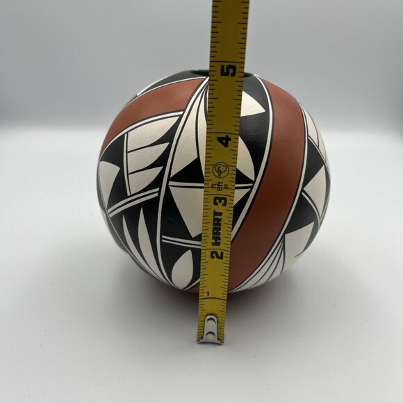 Vintage Mexican Isleta Pueblo Polychrome Pottery Seed Pot Artist E. Montoya - Picture 5 of 11